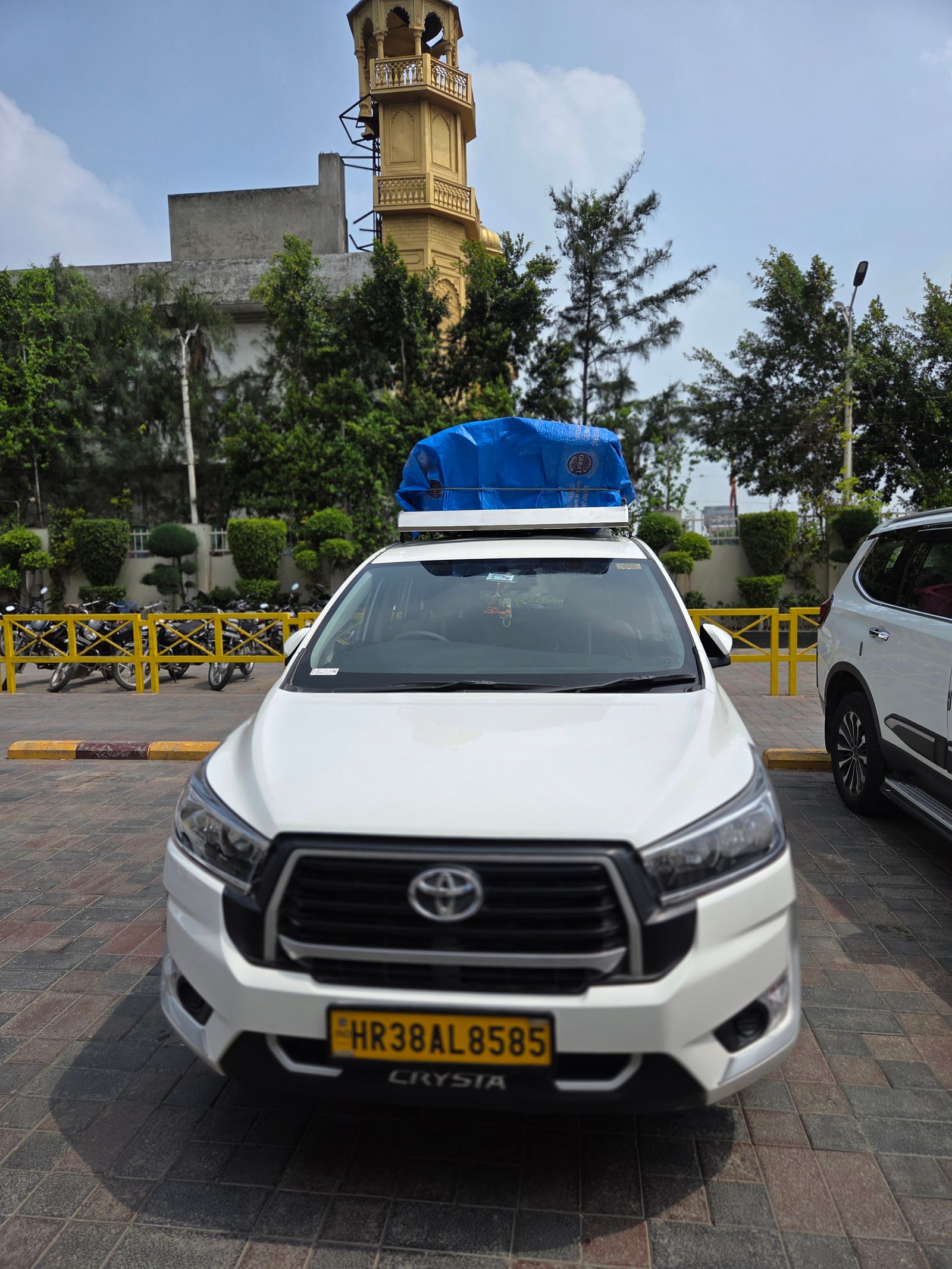 Toyota Innova Crysta luxury taxi rental in Delhi
